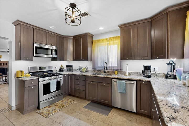 Property Photo: 534 Muscatel Avenue NE NM 87107