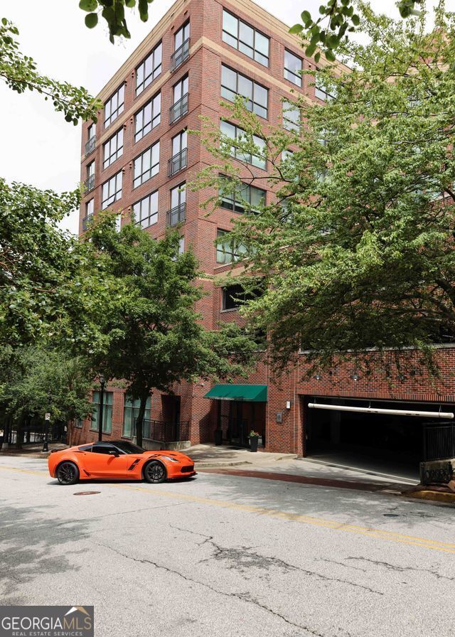 Property Photo:  115 W Peachtree Place NW 501  GA 30313 