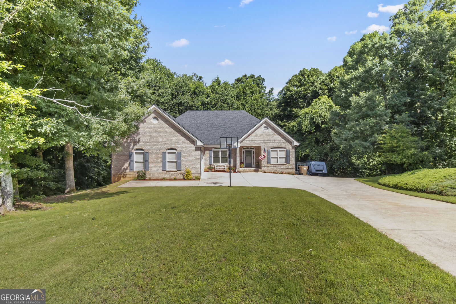 Property Photo: 6426 Kettle Creek Way GA 30542
