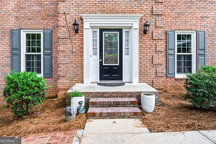 Property Photo: 5525 Hampstead Way GA 30097