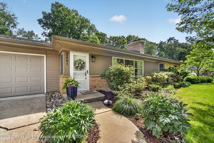Property Photo:  2401 Shawnee Trail  MI 48864 