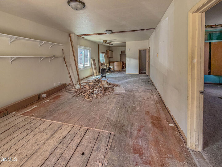 Property Photo: 518 4th Street SE ND 58701