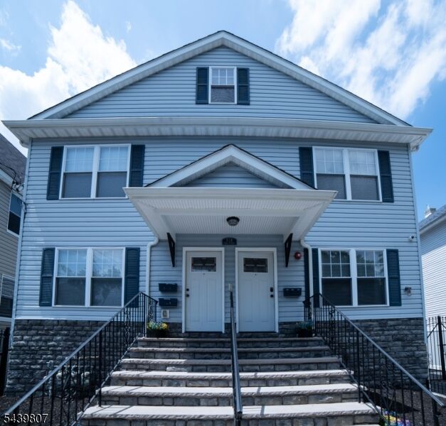 Property Photo:  318 Ohio St 2L  NJ 07083 