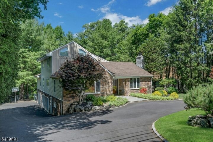 Property Photo:  27 Hamilton Dr West  NJ 07006 