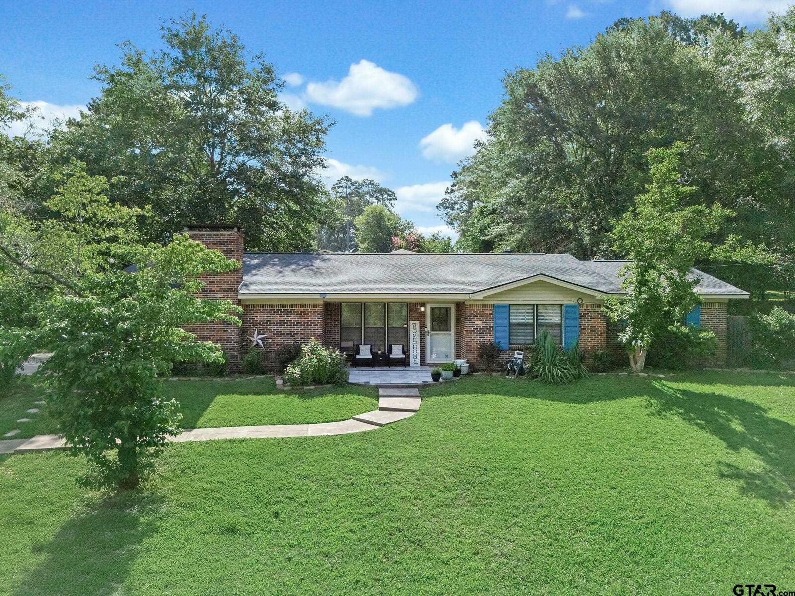Property Photo:  810 Caddo St  TX 75672 