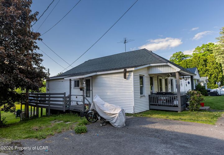 Property Photo: 401 & 405 Daleville Highway PA 18444