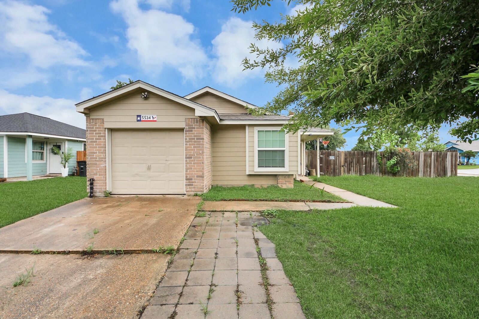 Property Photo: 5534 Ambern Drive TX 77053