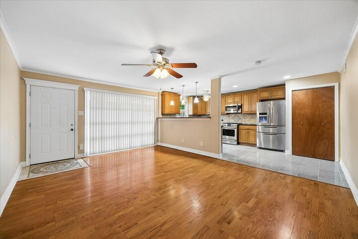 Property Photo: 5542 Holly Street 204 TX 77081