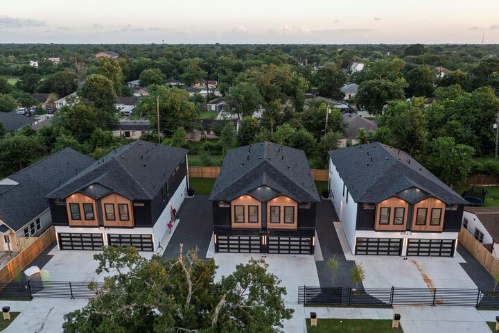 Property Photo: 5046 Pershing Street A-B TX 77033