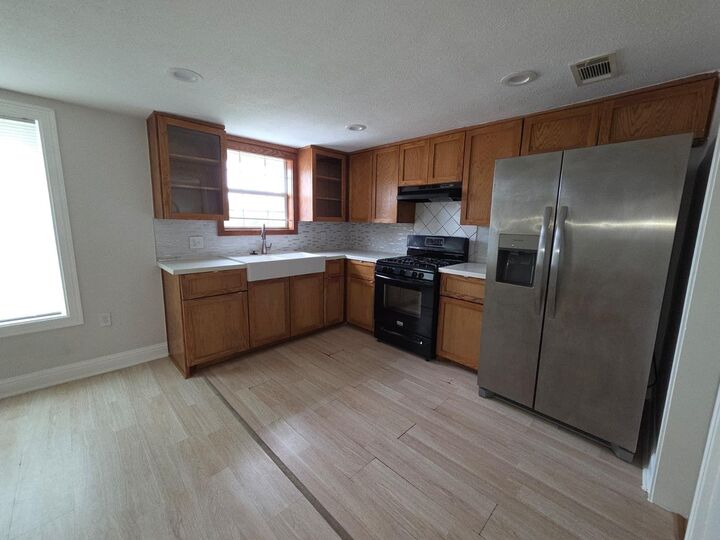 Property Photo:  1104 Beacon Street  TX 77015 
