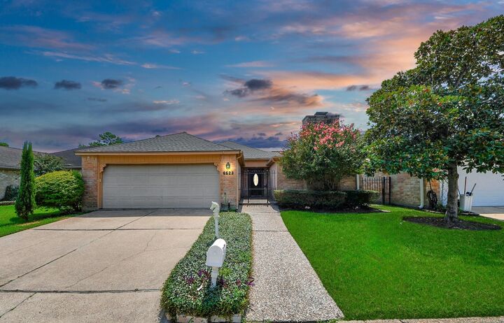 Property Photo: 6523 Oakland Hills Drive TX 77069