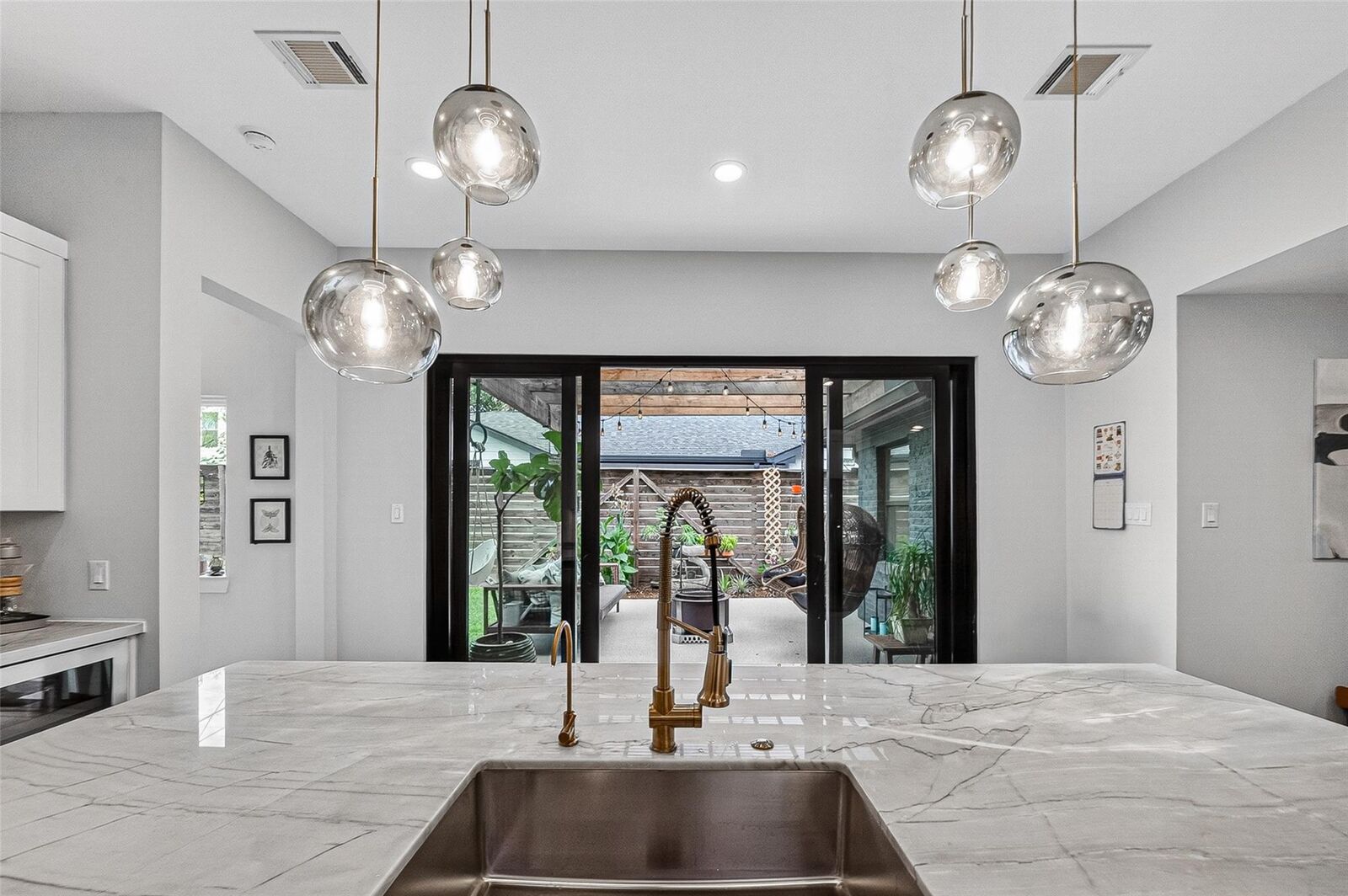 Property Photo:  209 Woodard Street  TX 77009 