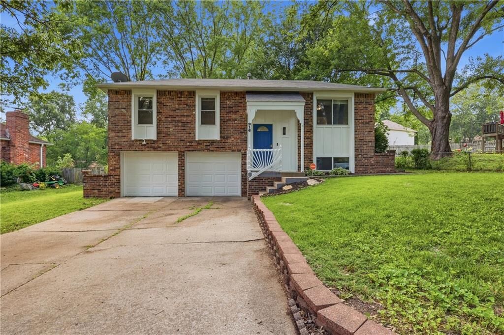 Property Photo: 916 NW Berkshire Drive MO 64015