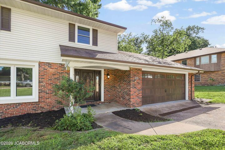 Property Photo: 1006 Roseridge Circle MO 65101