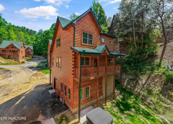 Property Photo:  2108 Valley Creek Way  TN 37862 