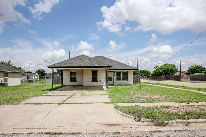 Property Photo: 319 E Queens Street TX 79403