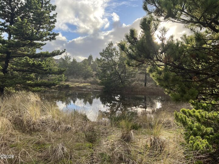 Property Photo:  5940 Summerhouse Lane  OR 97135 