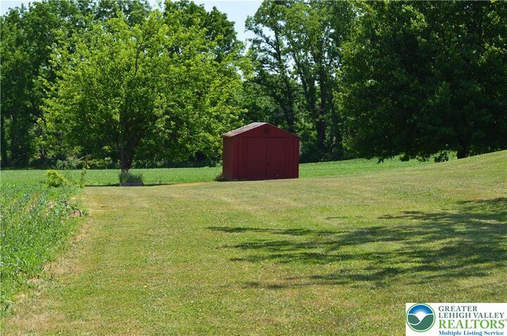 Property Photo:  1819 Blue Barn Road  PA 18069 
