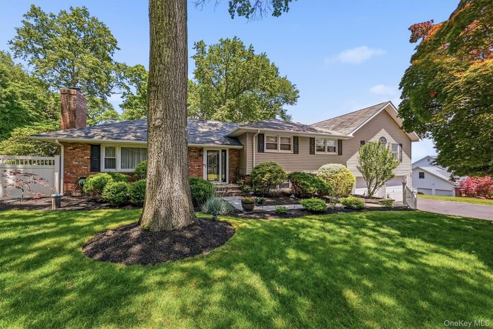 Property Photo:  6 Biret Drive  NY 10952 