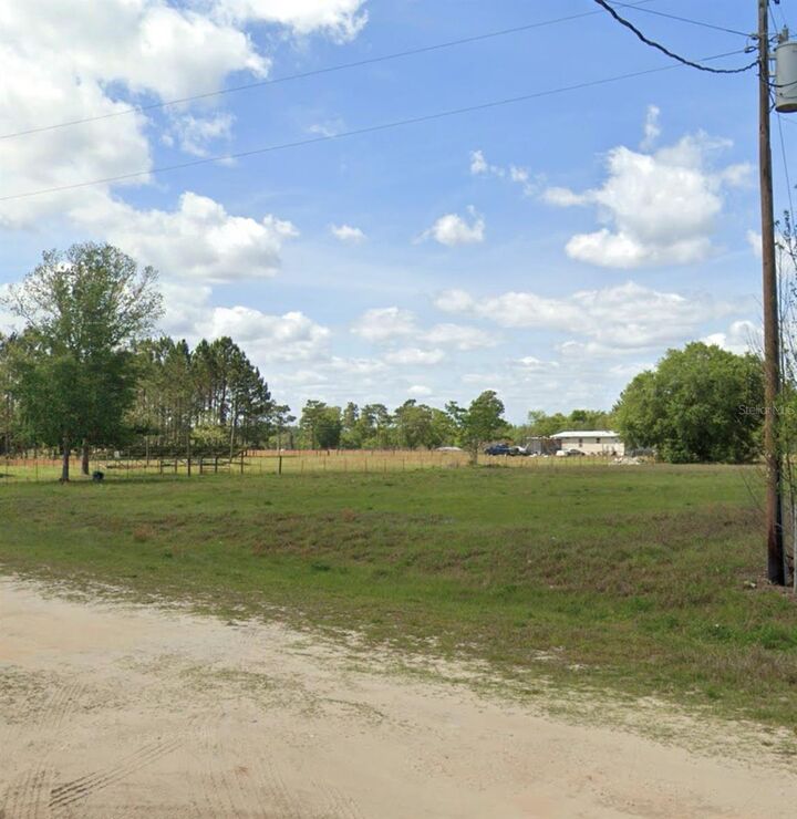 Property Photo: 109 Mahogany Lane FL 32148
