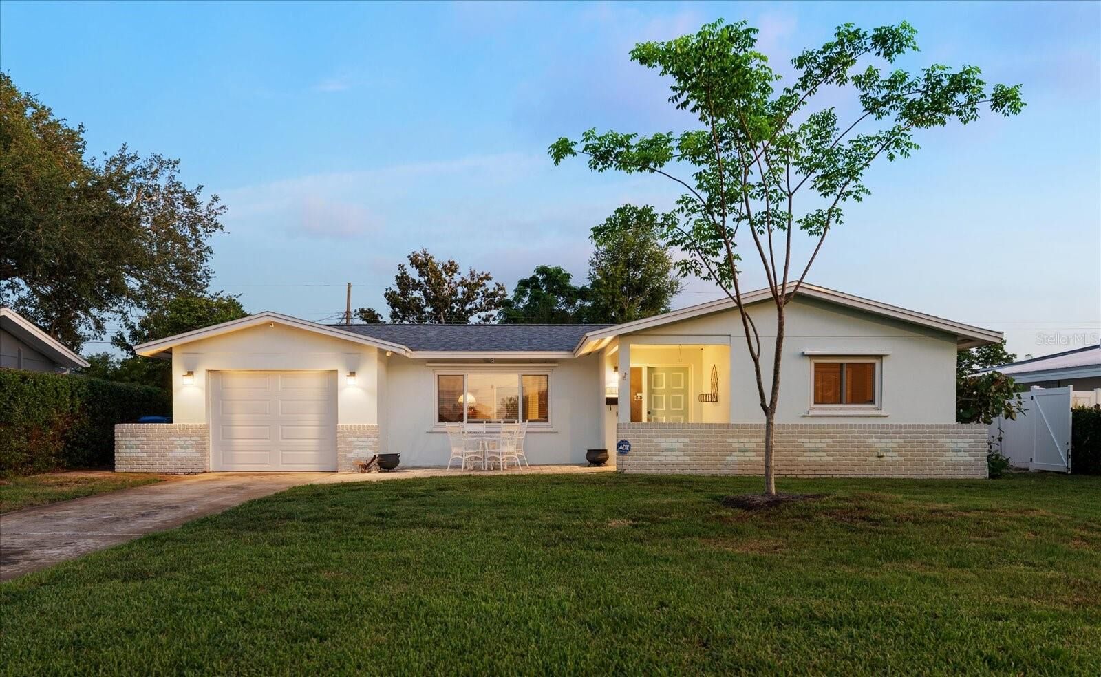 Property Photo: 4390 20th Avenue N FL 33713