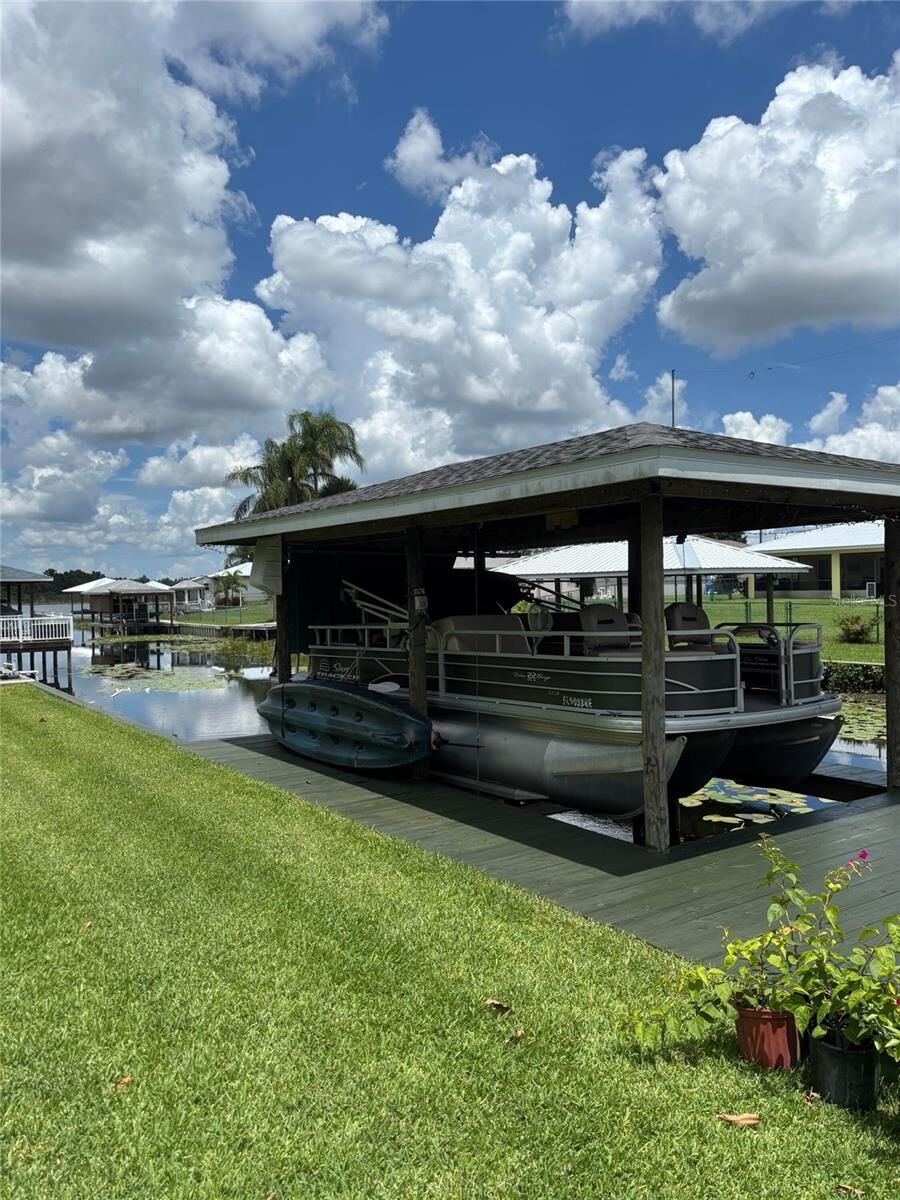 Property Photo: 121 Daisy Lane FL 33852