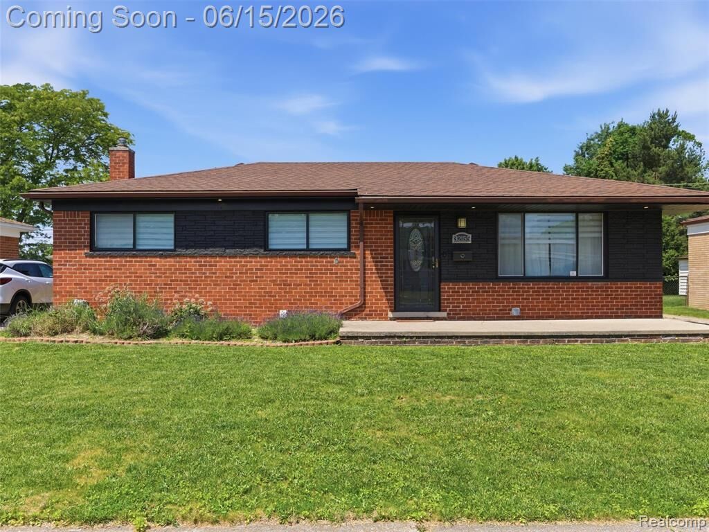 Property Photo:  32155 Dover Avenue  MI 48088 6902 