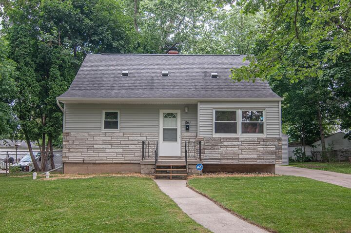 Property Photo:  1621 Blackberry Lane  MI 48507 
