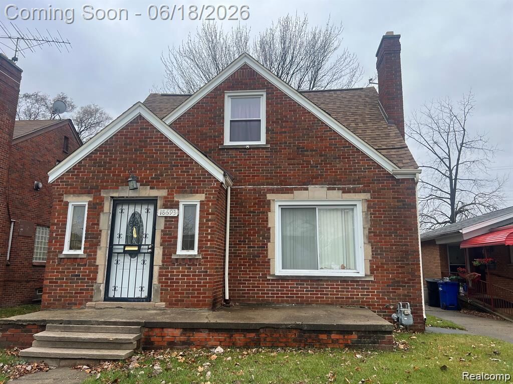 Property Photo: 18693 Whitcomb Street MI 48235 2845
