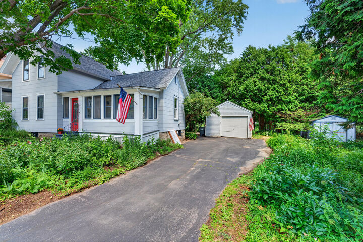 Property Photo: 237 Waverly Pl WI 53186