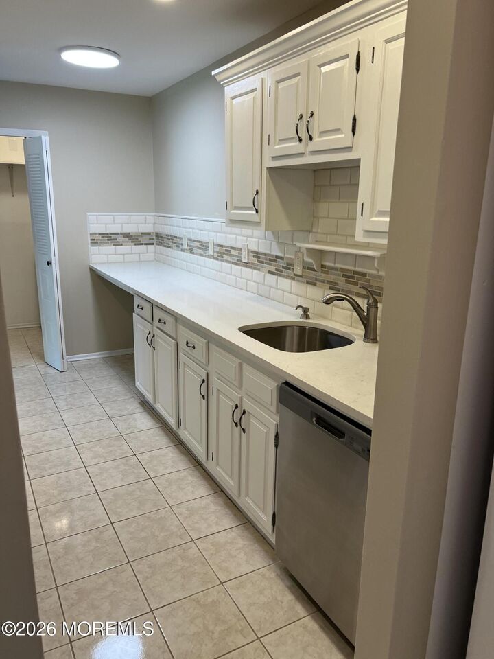 Property Photo:  