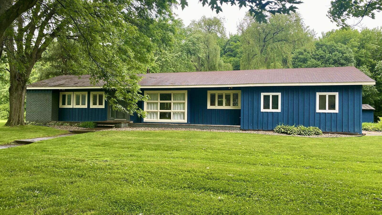 Property Photo:  641 Tracey Lane  MI 48114 