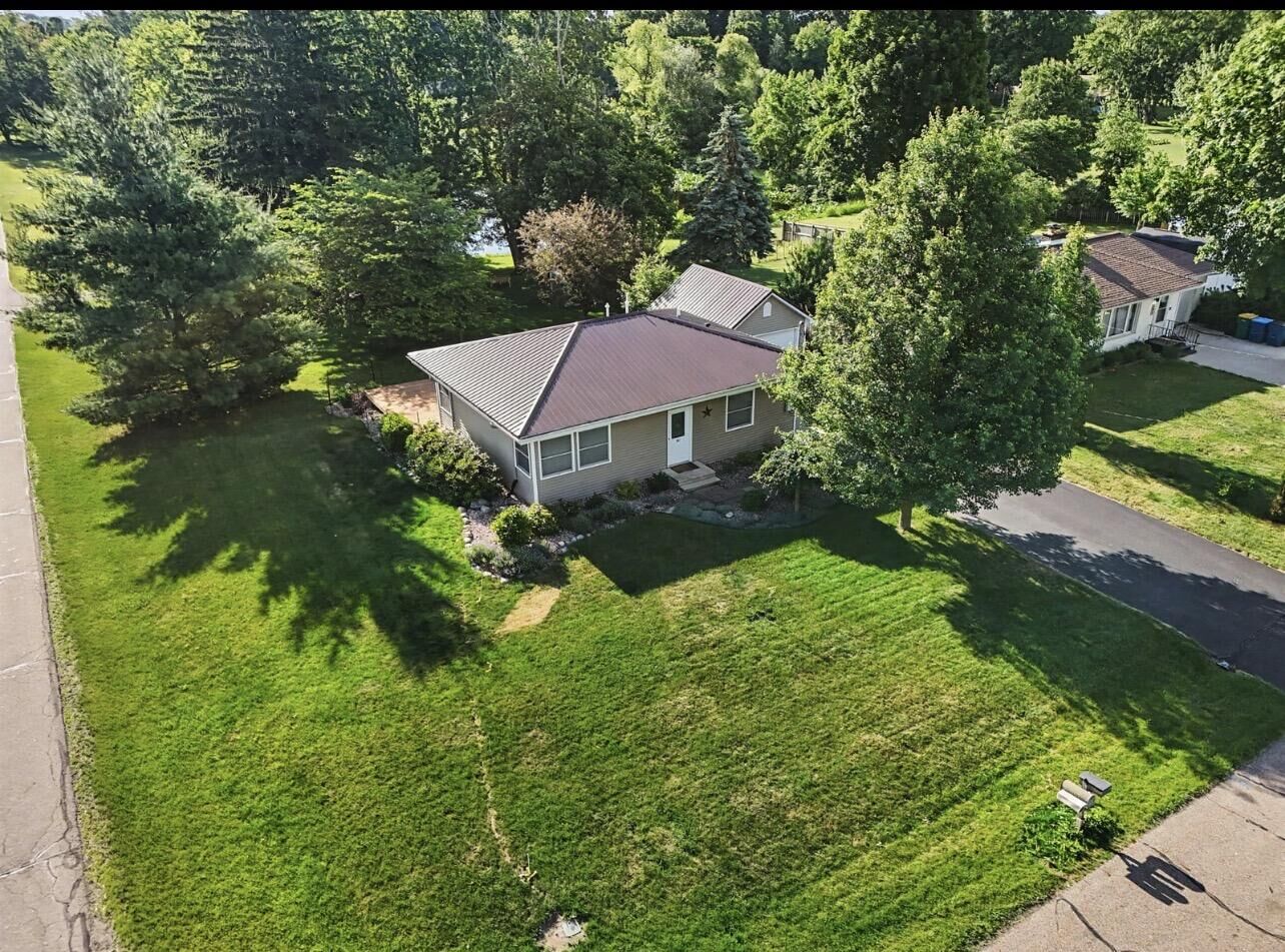 Property Photo: 301 Pepperidge Lane MI 49015