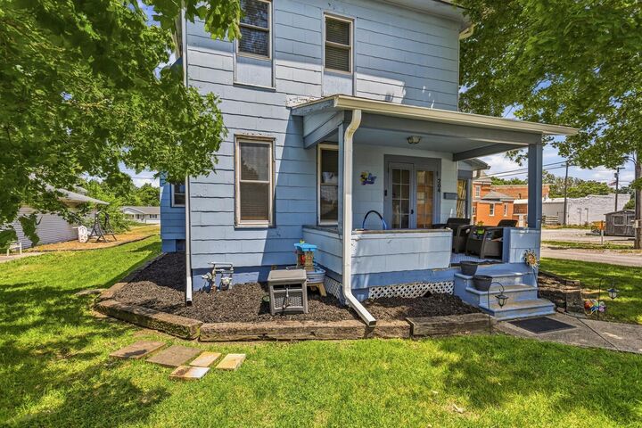 Property Photo: 204 W Green Street IL 61842