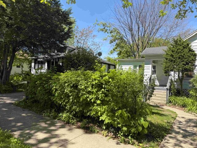 Property Photo: 1728 Brown Avenue IL 60201