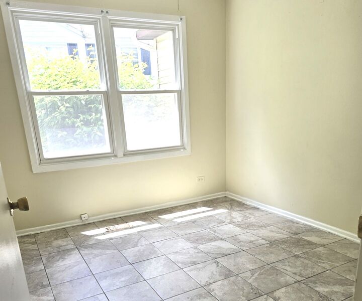 Property Photo: 1751 Queensbury Circle IL 60169