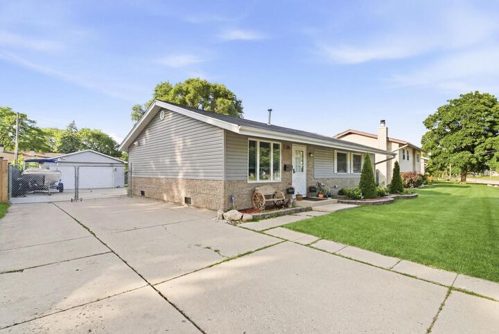 Property Photo:  