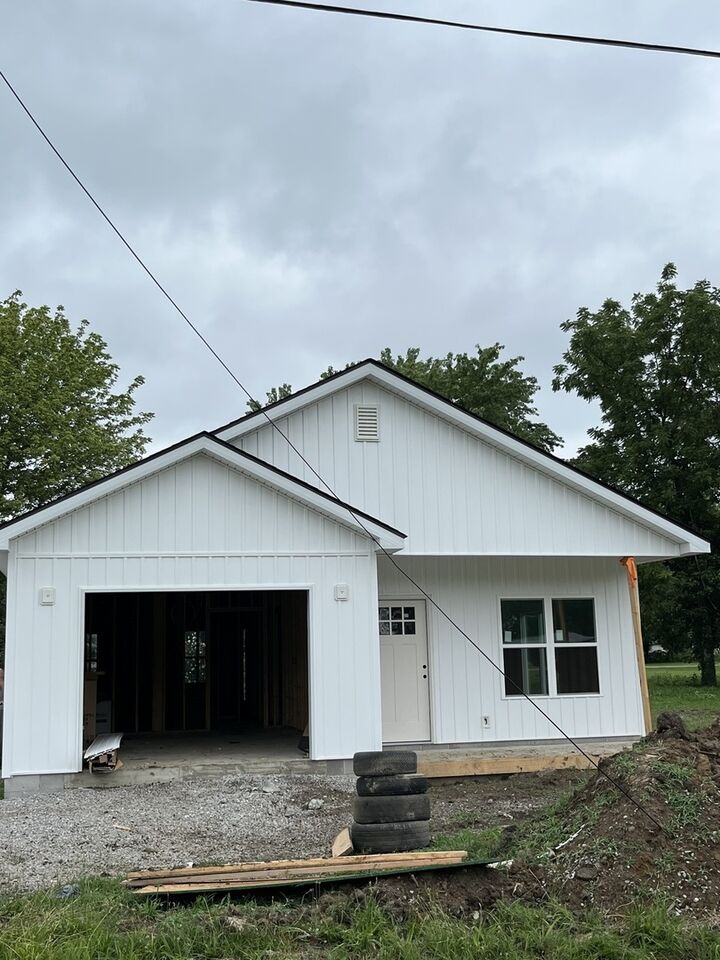 Property Photo: 322 W Franklin Street IL 62832
