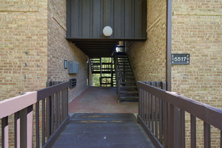 Property Photo:  5517 E Lake Drive 91-E  IL 60532 
