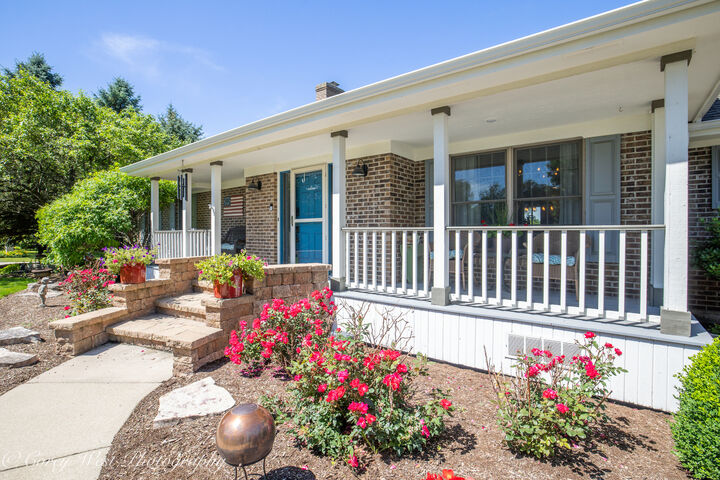 Property Photo:  1545 Sunflower Drive  IL 60178 