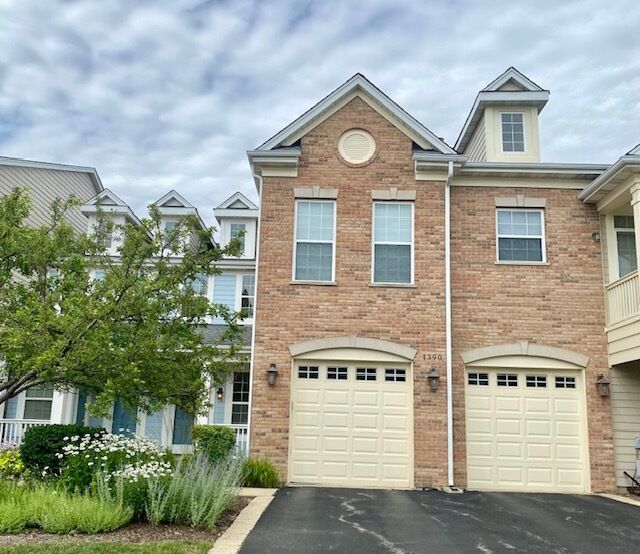 Property Photo: 1390 Scarboro Road 1390 IL 60193