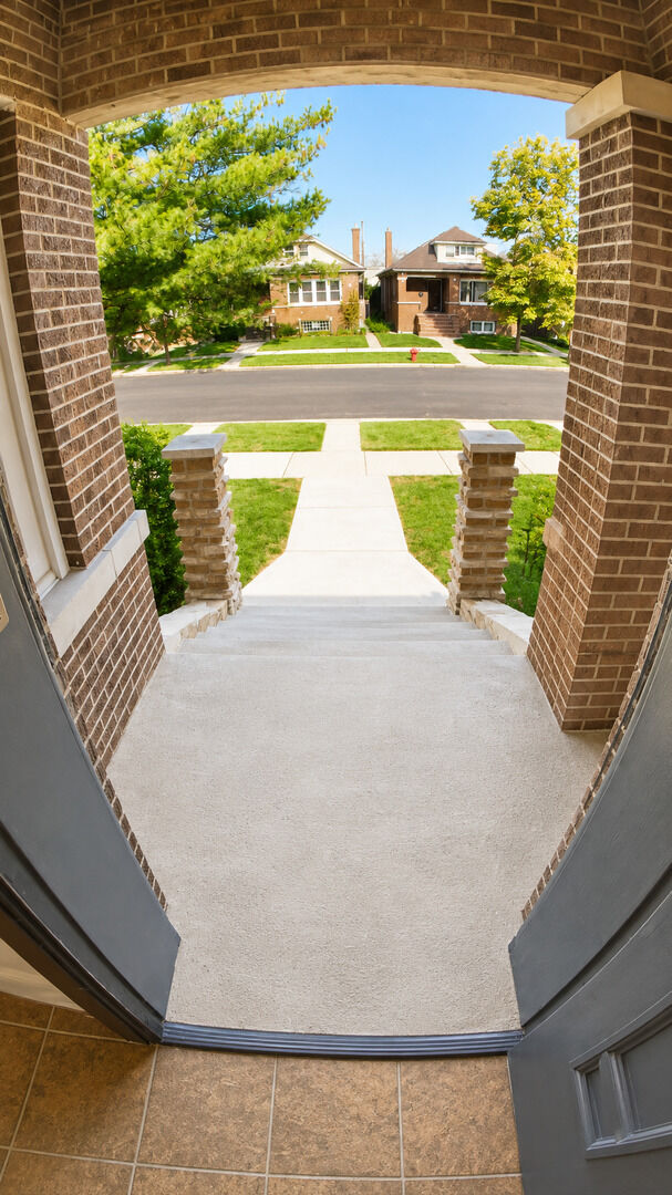 Property Photo: 5433 W Melrose Street IL 60641