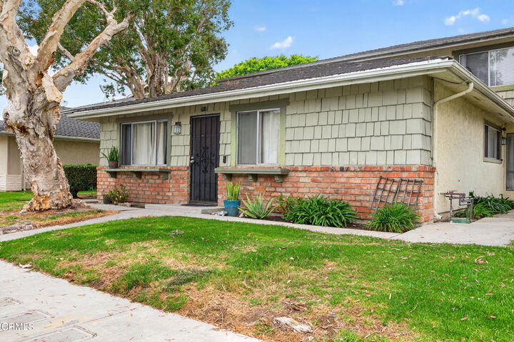 Property Photo:  711 Halyard Street  CA 93041 