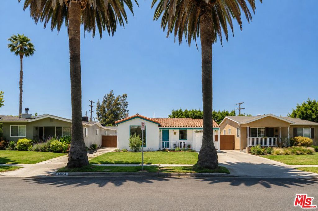 Property Photo: 1633 Ellsmere Avenue CA 90019