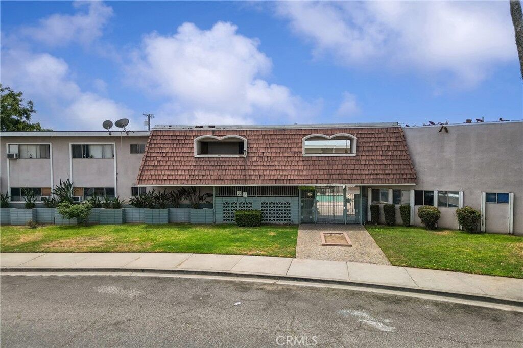 Property Photo:  2025 Las Vegas Avenue 3  CA 91767 