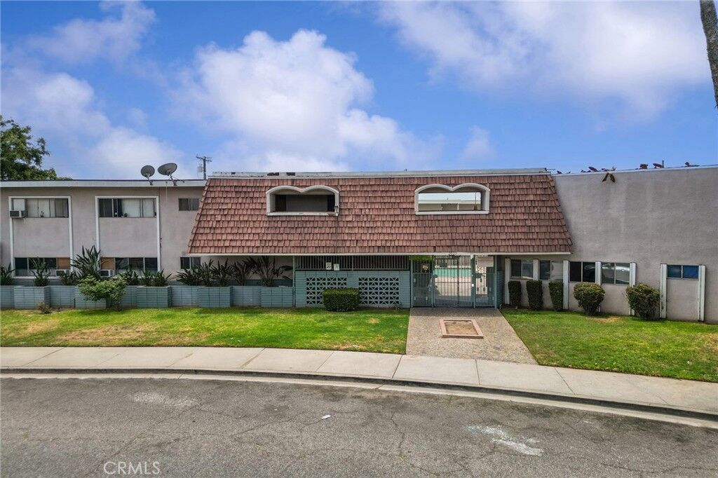 Property Photo:  2025 Las Vegas Avenue 3  CA 91767 