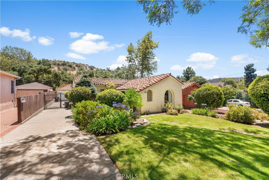 Property Photo:  2620 Hollister Terrace  CA 91206 