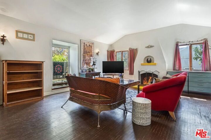 Property Photo:  1309 Carmona Avenue  CA 90019 