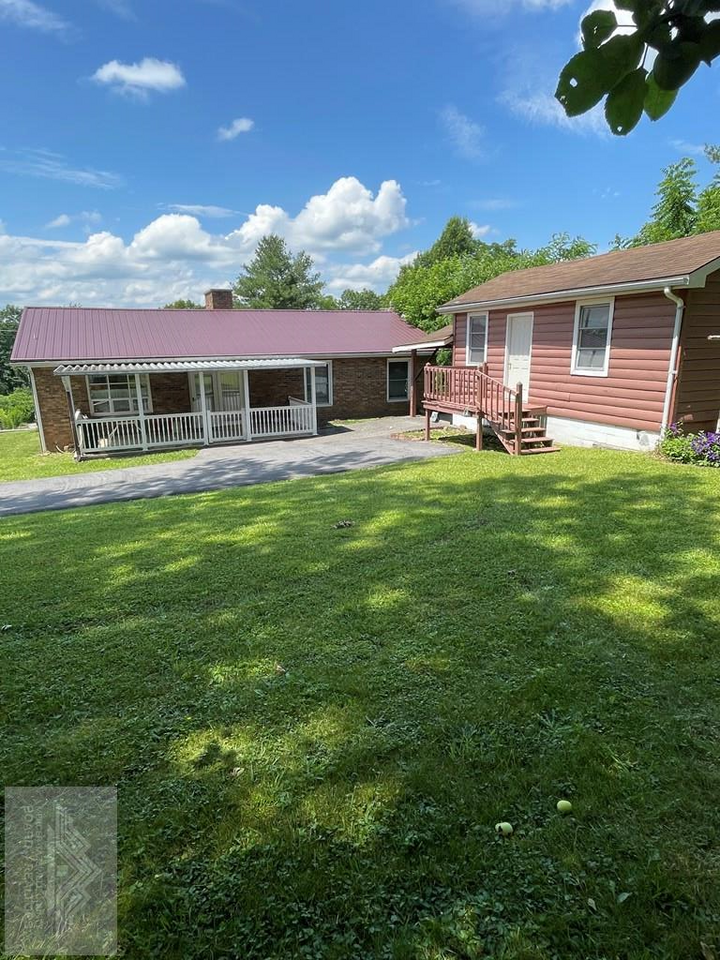 Property Photo: 1424 Old Athens Road WV 24740