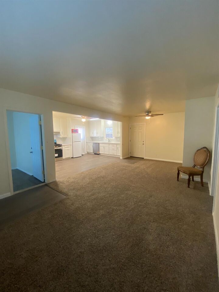 Property Photo: 1401 El Sereno Drive CA 93304